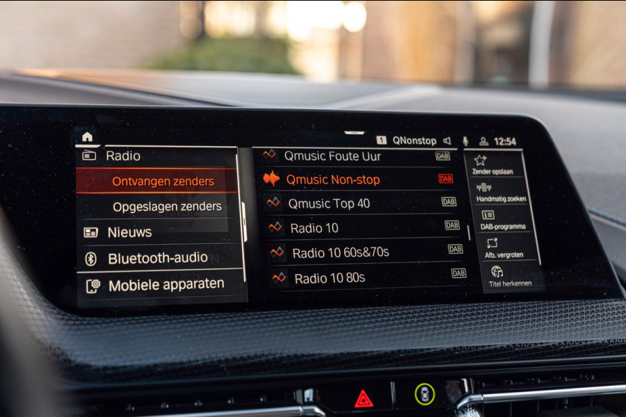 BMW 1-serie M135i xDrive High Executive 306 PK Dealer o.h. Adaptive Head Up H&K Camera Keyless 18''