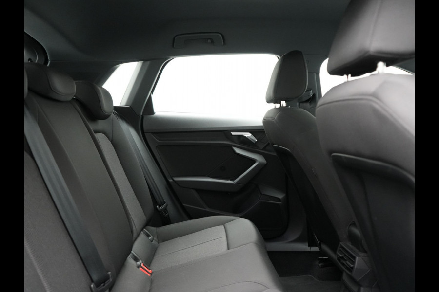 Audi A3 Sportback 40 TFSI e Advanced edition Plug In Hybrid 204pk PHEV | Trekhaak Afn. | Apple Carplay | Keyless | Sporstoelen Verwarmd | Virtual | Cruise Control | DAB | 17" L.M. |