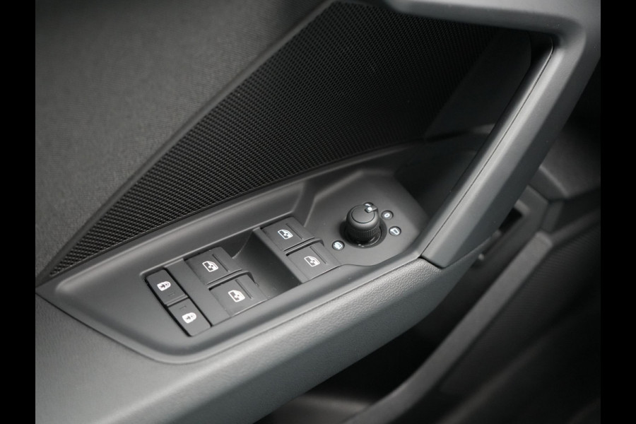 Audi A3 Sportback 40 TFSI e Advanced edition Plug In Hybrid 204pk PHEV | Trekhaak Afn. | Apple Carplay | Keyless | Sporstoelen Verwarmd | Virtual | Cruise Control | DAB | 17" L.M. |