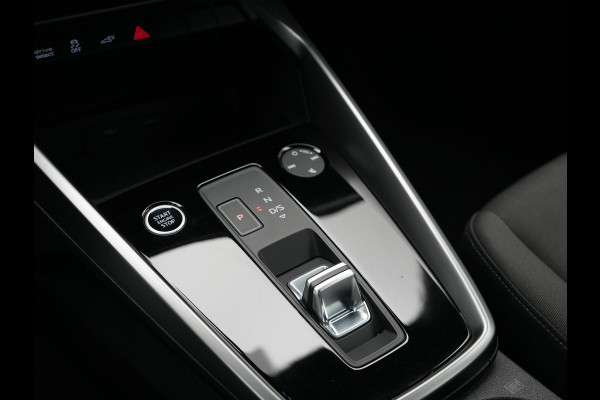 Audi A3 Sportback 40 TFSI e Advanced edition Plug In Hybrid 204pk PHEV | Trekhaak Afn. | Apple Carplay | Keyless | Sporstoelen Verwarmd | Virtual | Cruise Control | DAB | 17" L.M. |