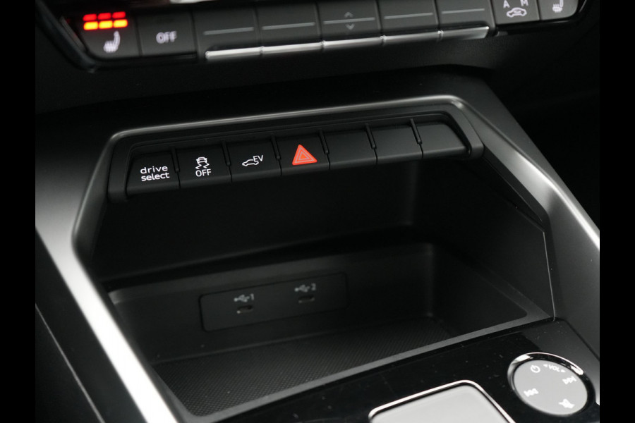 Audi A3 Sportback 40 TFSI e Advanced edition Plug In Hybrid 204pk PHEV | Trekhaak Afn. | Apple Carplay | Keyless | Sporstoelen Verwarmd | Virtual | Cruise Control | DAB | 17" L.M. |