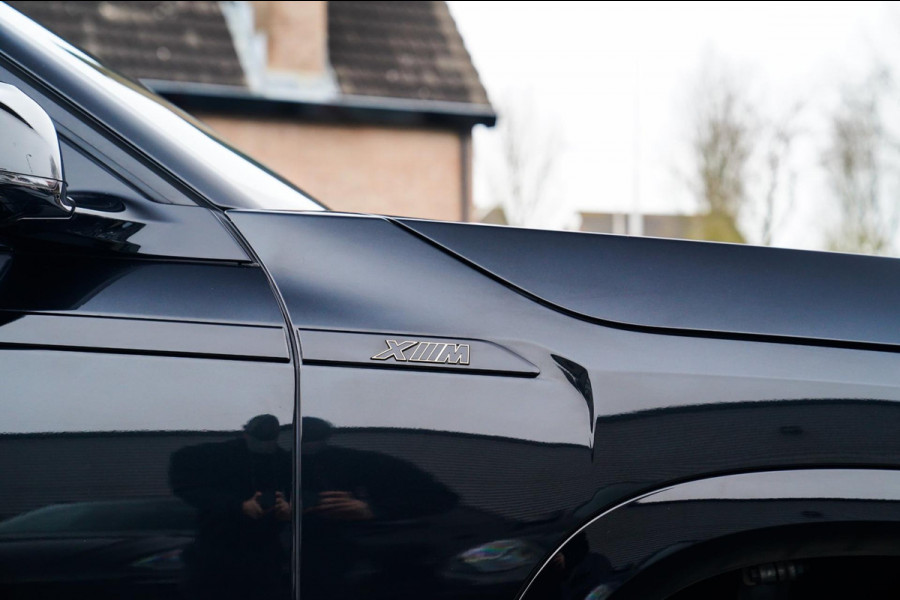 BMW XM PHEV 30 kWh | 687 PK | Iconic Glow | Skylounge | Massage | 360 Cam | Drive assistant | Stuurwielverwarming | Sportuitlaat |