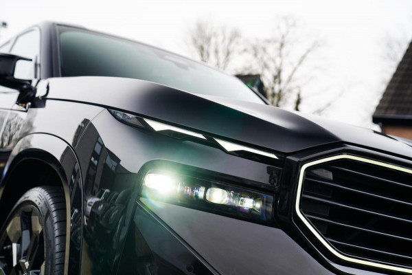 BMW XM PHEV 30 kWh | 687 PK | Iconic Glow | Skylounge | Massage | 360 Cam | Drive assistant | Stuurwielverwarming | Sportuitlaat |
