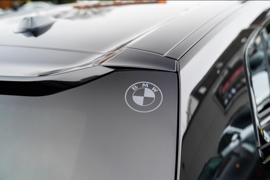 BMW XM PHEV 30 kWh | 687 PK | Iconic Glow | Skylounge | Massage | 360 Cam | Drive assistant | Stuurwielverwarming | Sportuitlaat |