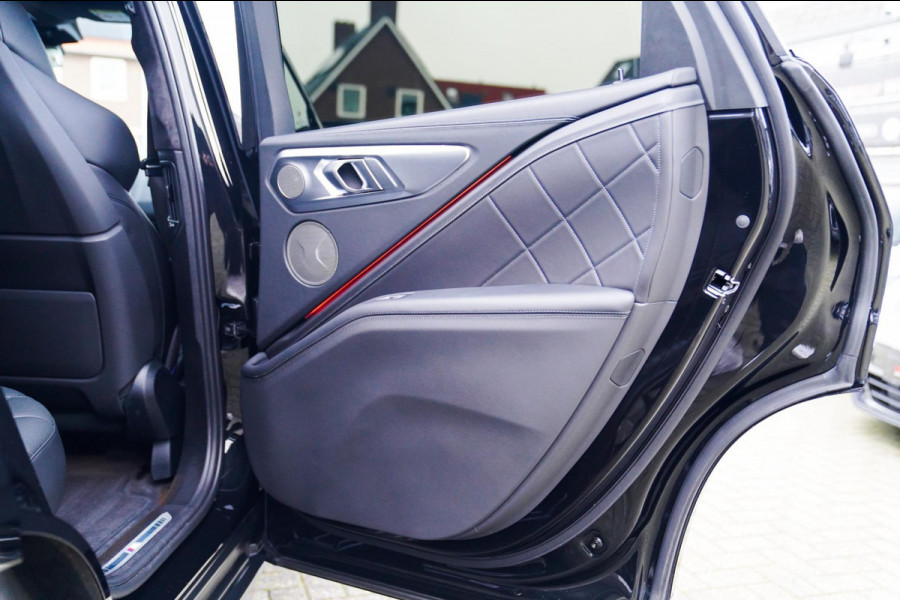 BMW XM PHEV 30 kWh | 687 PK | Iconic Glow | Skylounge | Massage | 360 Cam | Drive assistant | Stuurwielverwarming | Sportuitlaat |