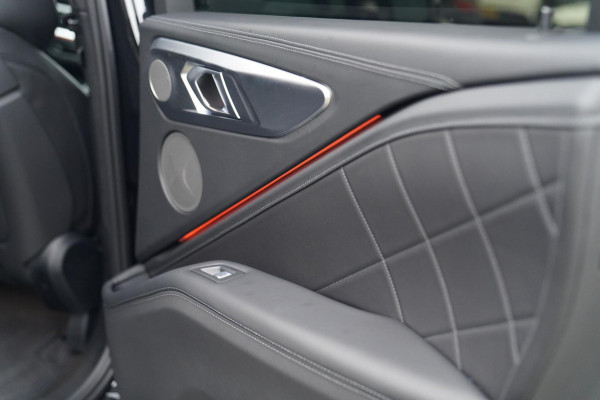 BMW XM PHEV 30 kWh | 687 PK | Iconic Glow | Skylounge | Massage | 360 Cam | Drive assistant | Stuurwielverwarming | Sportuitlaat |