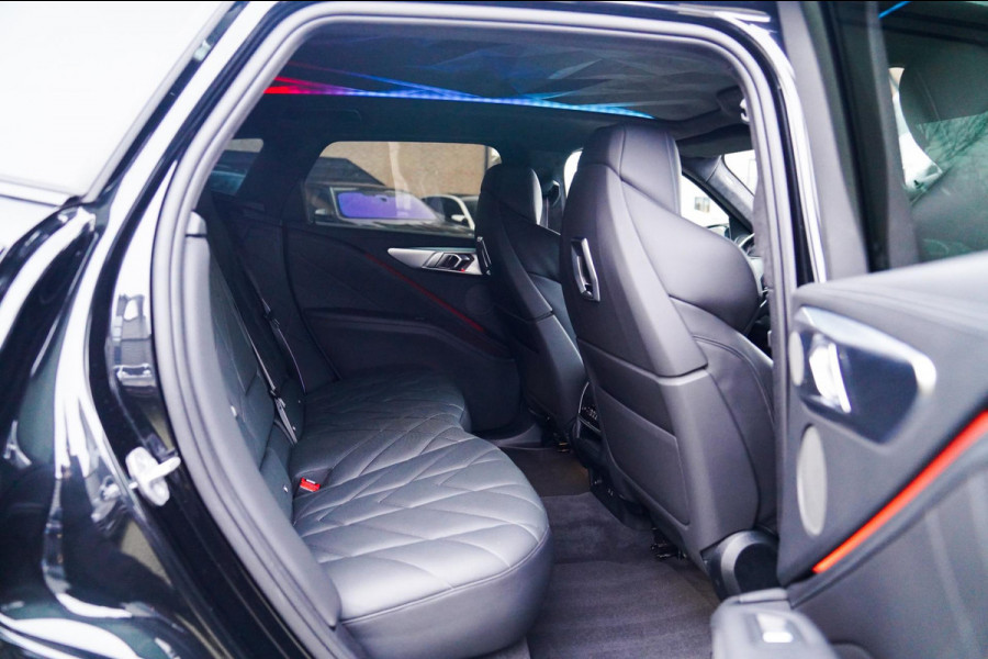 BMW XM PHEV 30 kWh | 687 PK | Iconic Glow | Skylounge | Massage | 360 Cam | Drive assistant | Stuurwielverwarming | Sportuitlaat |