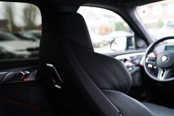 BMW XM PHEV 30 kWh | 687 PK | Iconic Glow | Skylounge | Massage | 360 Cam | Drive assistant | Stuurwielverwarming | Sportuitlaat |