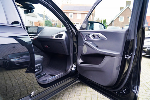 BMW XM PHEV 30 kWh | 687 PK | Iconic Glow | Skylounge | Massage | 360 Cam | Drive assistant | Stuurwielverwarming | Sportuitlaat |