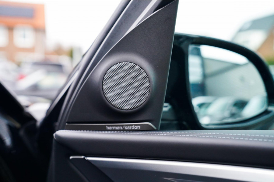 BMW XM PHEV 30 kWh | 687 PK | Iconic Glow | Skylounge | Massage | 360 Cam | Drive assistant | Stuurwielverwarming | Sportuitlaat |