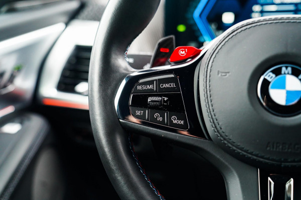 BMW XM PHEV 30 kWh | 687 PK | Iconic Glow | Skylounge | Massage | 360 Cam | Drive assistant | Stuurwielverwarming | Sportuitlaat |