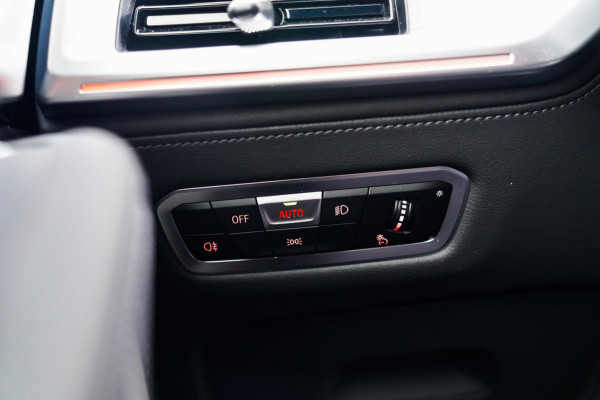 BMW XM PHEV 30 kWh | 687 PK | Iconic Glow | Skylounge | Massage | 360 Cam | Drive assistant | Stuurwielverwarming | Sportuitlaat |