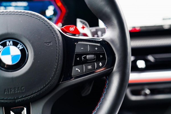 BMW XM PHEV 30 kWh | 687 PK | Iconic Glow | Skylounge | Massage | 360 Cam | Drive assistant | Stuurwielverwarming | Sportuitlaat |