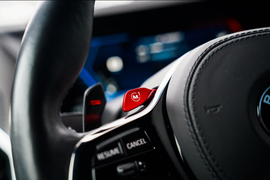 BMW XM PHEV 30 kWh | 687 PK | Iconic Glow | Skylounge | Massage | 360 Cam | Drive assistant | Stuurwielverwarming | Sportuitlaat |