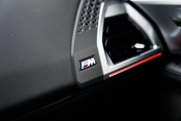 BMW XM PHEV 30 kWh | 687 PK | Iconic Glow | Skylounge | Massage | 360 Cam | Drive assistant | Stuurwielverwarming | Sportuitlaat |