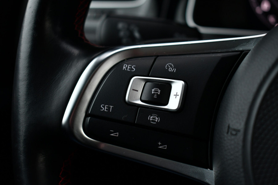 Volkswagen Golf 2.0 TSI GTI Performance Pano ACC 19inch Keyless Alcantara