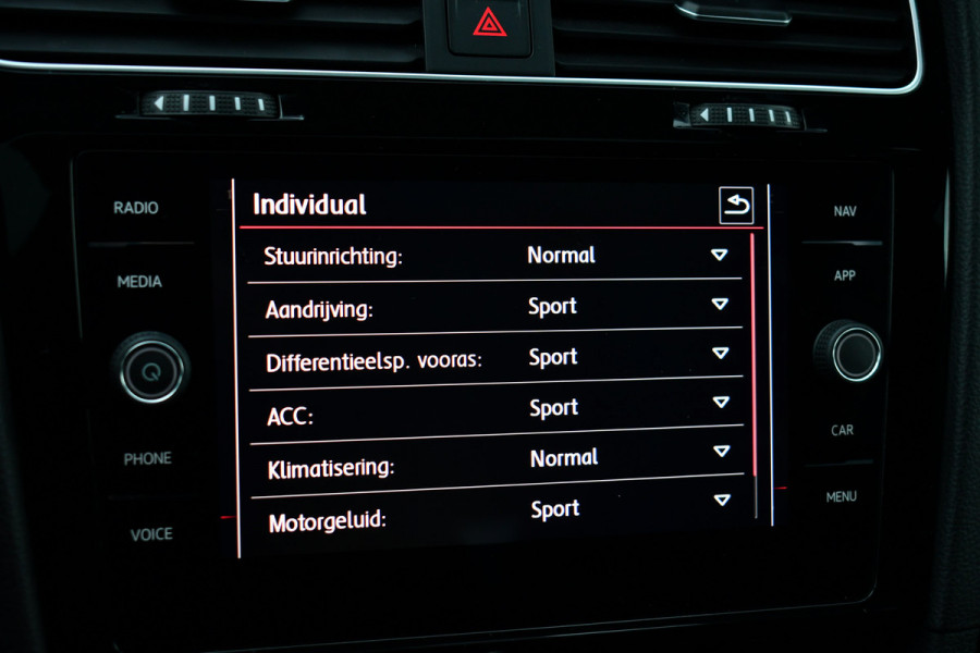 Volkswagen Golf 2.0 TSI GTI Performance Pano ACC 19inch Keyless Alcantara