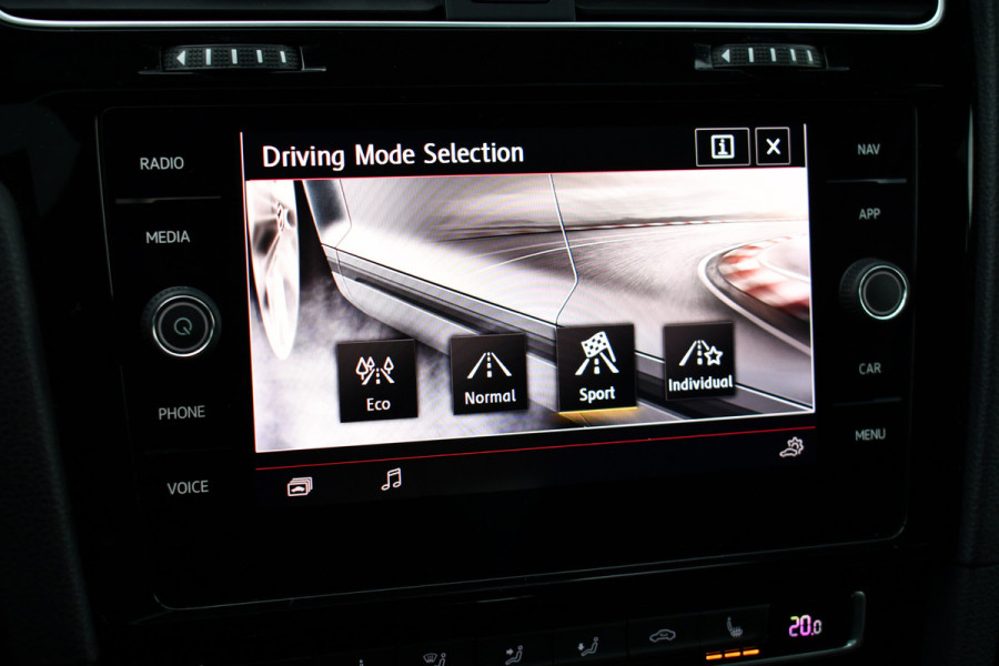 Volkswagen Golf 2.0 TSI GTI Performance Pano ACC 19inch Keyless Alcantara