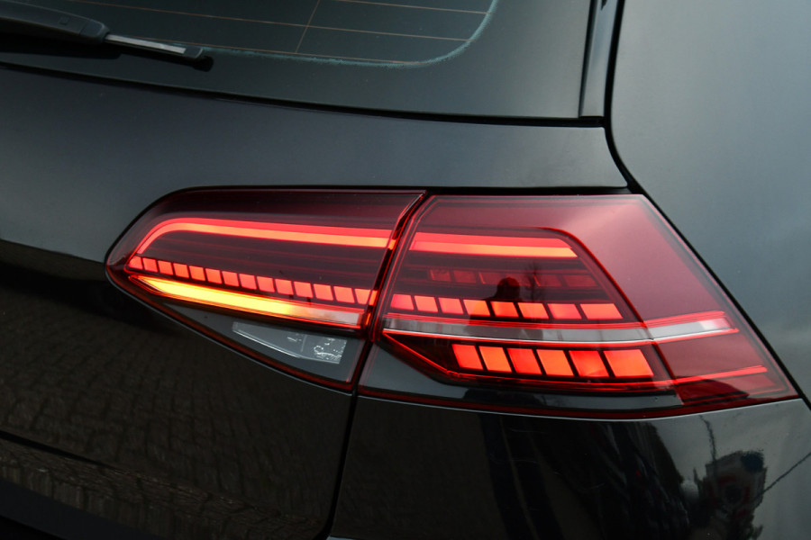 Volkswagen Golf 2.0 TSI GTI Performance Pano ACC 19inch Keyless Alcantara