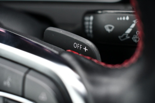 Volkswagen Golf 2.0 TSI GTI Performance Pano ACC 19inch Keyless Alcantara