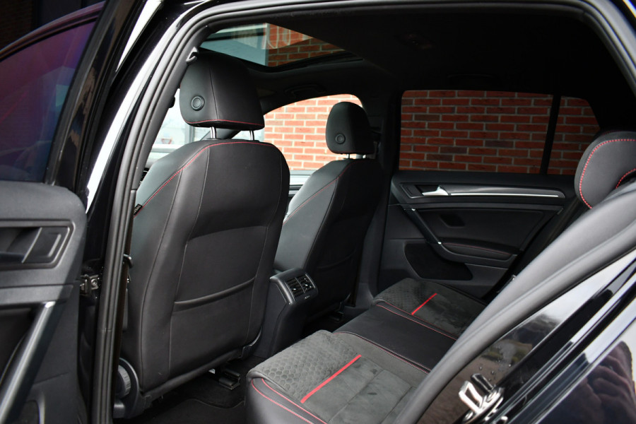 Volkswagen Golf 2.0 TSI GTI Performance Pano ACC 19inch Keyless Alcantara