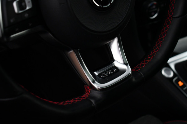 Volkswagen Golf 2.0 TSI GTI Performance Pano ACC 19inch Keyless Alcantara