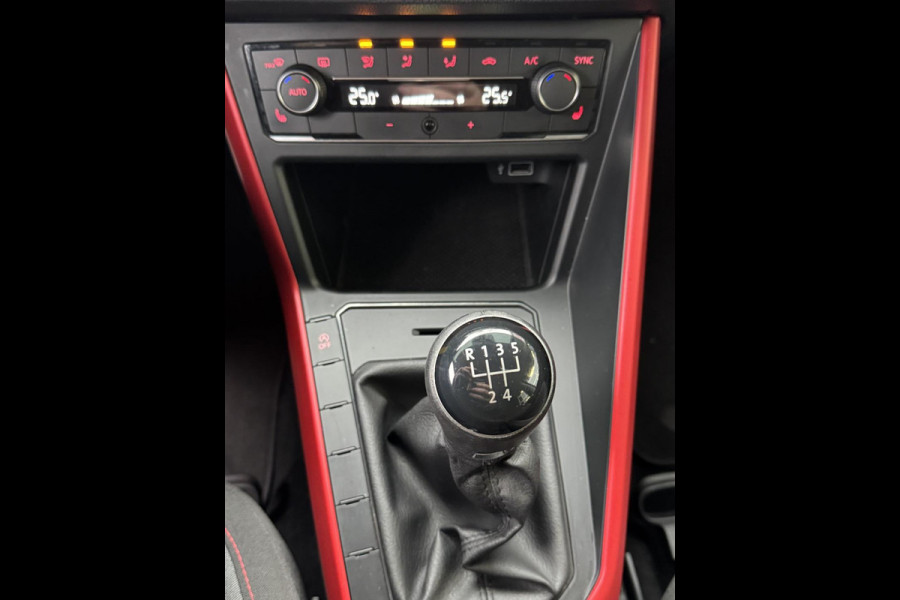 Volkswagen Polo 1.0 TSI Highline Business - Navigatie / Apple CarPlay I Airco I Sport velgen I LED I Dealer onderhouden