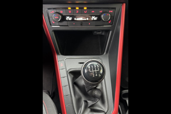 Volkswagen Polo 1.0 TSI Highline Business - Navigatie / Apple CarPlay I Airco I Sport velgen I LED I Dealer onderhouden