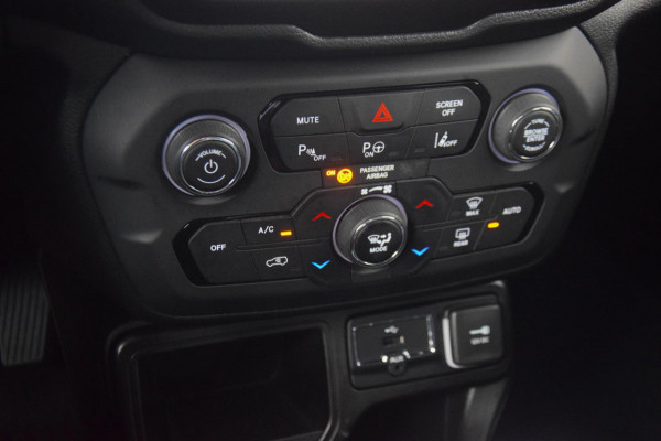 Jeep Renegade 1.5T e-Hybrid Altitude LEER/CAMERA/KEYLESS/STOEL VERWARMING