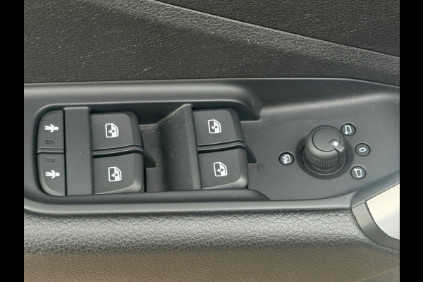 Audi Q2 35 TFSI 150 pk AUTOMAAT S Edition, 2X S-LINE, camera, trekhaak,1/2 lederen sportinterieur, 1 e eigenaar, nl auto met nap