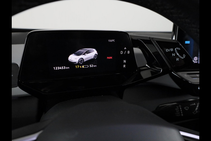 Volkswagen ID.3 First Plus 58 kWh 204 pk | Navigatie | Parkeersensoren | Achteruitrijcamera | Stoelverwarming | Apple Carplay/Android Auto | Matrix LED koplampen |