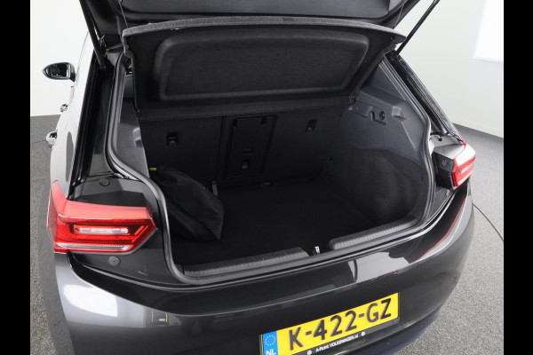 Volkswagen ID.3 First Plus 58 kWh 204 pk | Navigatie | Parkeersensoren | Achteruitrijcamera | Stoelverwarming | Apple Carplay/Android Auto | Matrix LED koplampen |