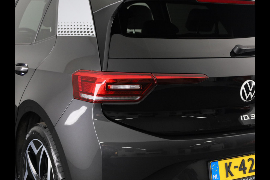 Volkswagen ID.3 First Plus 58 kWh 204 pk | Navigatie | Parkeersensoren | Achteruitrijcamera | Stoelverwarming | Apple Carplay/Android Auto | Matrix LED koplampen |