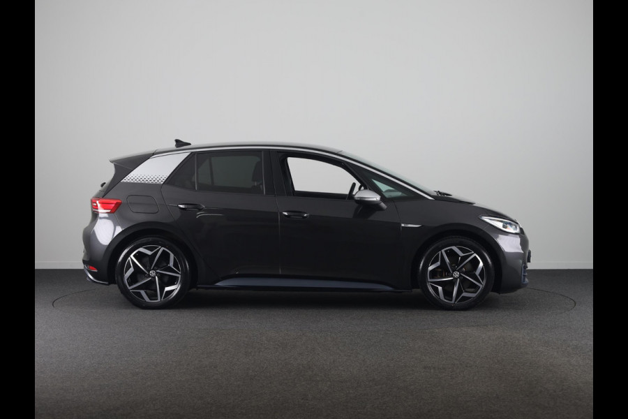 Volkswagen ID.3 First Plus 58 kWh 204 pk | Navigatie | Parkeersensoren | Achteruitrijcamera | Stoelverwarming | Apple Carplay/Android Auto | Matrix LED koplampen |