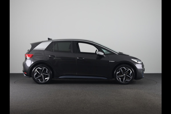 Volkswagen ID.3 First Plus 58 kWh 204 pk | Navigatie | Parkeersensoren | Achteruitrijcamera | Stoelverwarming | Apple Carplay/Android Auto | Matrix LED koplampen |