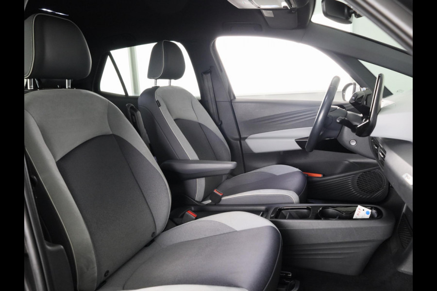 Volkswagen ID.3 First Plus 58 kWh 204 pk | Navigatie | Parkeersensoren | Achteruitrijcamera | Stoelverwarming | Apple Carplay/Android Auto | Matrix LED koplampen |