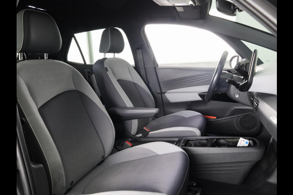 Volkswagen ID.3 First Plus 58 kWh 204 pk | Navigatie | Parkeersensoren | Achteruitrijcamera | Stoelverwarming | Apple Carplay/Android Auto | Matrix LED koplampen |