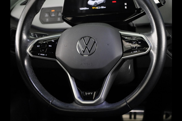 Volkswagen ID.3 First Plus 58 kWh 204 pk | Navigatie | Parkeersensoren | Achteruitrijcamera | Stoelverwarming | Apple Carplay/Android Auto | Matrix LED koplampen |