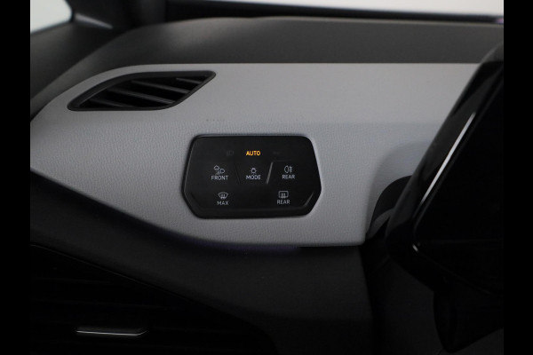 Volkswagen ID.3 First Plus 58 kWh 204 pk | Navigatie | Parkeersensoren | Achteruitrijcamera | Stoelverwarming | Apple Carplay/Android Auto | Matrix LED koplampen |