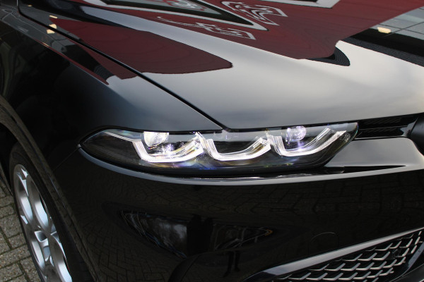 Alfa Romeo Tonale 1.3T PHEV 280PK VELOCE Q4 | PANORAMISCH SCHUIF / KANTELDAK | LEDEREN BEKLEDING | VOORSTOELEN / STUUR VERWARMD | VOORSTOELEN GEVENTILEERD | VOORSTOELEN ELEKTRISCH VERSTELBAAR | DRAADLOOS APPLE CARPLAY / ANDROID AUTO | 360° CAMERA | AUTOMATISCH DIMMENDE BUITENSPIEGELS | 20"INCH LICHTMETALEN VELGEN | ADAPTIVE CRUISE CONTROL | KEYLESS ENTRY / START | ELEKTRISCH BEDIENBARE ACHTERKLEP | DRAADLOZE TELEFOONLADER | AMBIENT LIGHTING | DONKERE HEMELBEKLEDING | SCHAKELFLIPPERS AAN HET STUUR | VERWARMDE RUITENSPROEIERS |