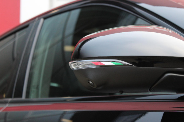 Alfa Romeo Tonale 1.3T PHEV 280PK VELOCE Q4 | PANORAMISCH SCHUIF / KANTELDAK | LEDEREN BEKLEDING | VOORSTOELEN / STUUR VERWARMD | VOORSTOELEN GEVENTILEERD | VOORSTOELEN ELEKTRISCH VERSTELBAAR | DRAADLOOS APPLE CARPLAY / ANDROID AUTO | 360° CAMERA | AUTOMATISCH DIMMENDE BUITENSPIEGELS | 20"INCH LICHTMETALEN VELGEN | ADAPTIVE CRUISE CONTROL | KEYLESS ENTRY / START | ELEKTRISCH BEDIENBARE ACHTERKLEP | DRAADLOZE TELEFOONLADER | AMBIENT LIGHTING | DONKERE HEMELBEKLEDING | SCHAKELFLIPPERS AAN HET STUUR | VERWARMDE RUITENSPROEIERS |