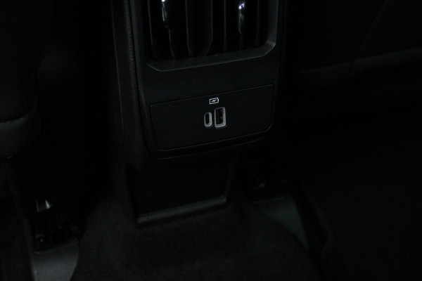 Alfa Romeo Tonale 1.3T PHEV 280PK VELOCE Q4 | PANORAMISCH SCHUIF / KANTELDAK | LEDEREN BEKLEDING | VOORSTOELEN / STUUR VERWARMD | VOORSTOELEN GEVENTILEERD | VOORSTOELEN ELEKTRISCH VERSTELBAAR | DRAADLOOS APPLE CARPLAY / ANDROID AUTO | 360° CAMERA | AUTOMATISCH DIMMENDE BUITENSPIEGELS | 20"INCH LICHTMETALEN VELGEN | ADAPTIVE CRUISE CONTROL | KEYLESS ENTRY / START | ELEKTRISCH BEDIENBARE ACHTERKLEP | DRAADLOZE TELEFOONLADER | AMBIENT LIGHTING | DONKERE HEMELBEKLEDING | SCHAKELFLIPPERS AAN HET STUUR | VERWARMDE RUITENSPROEIERS |