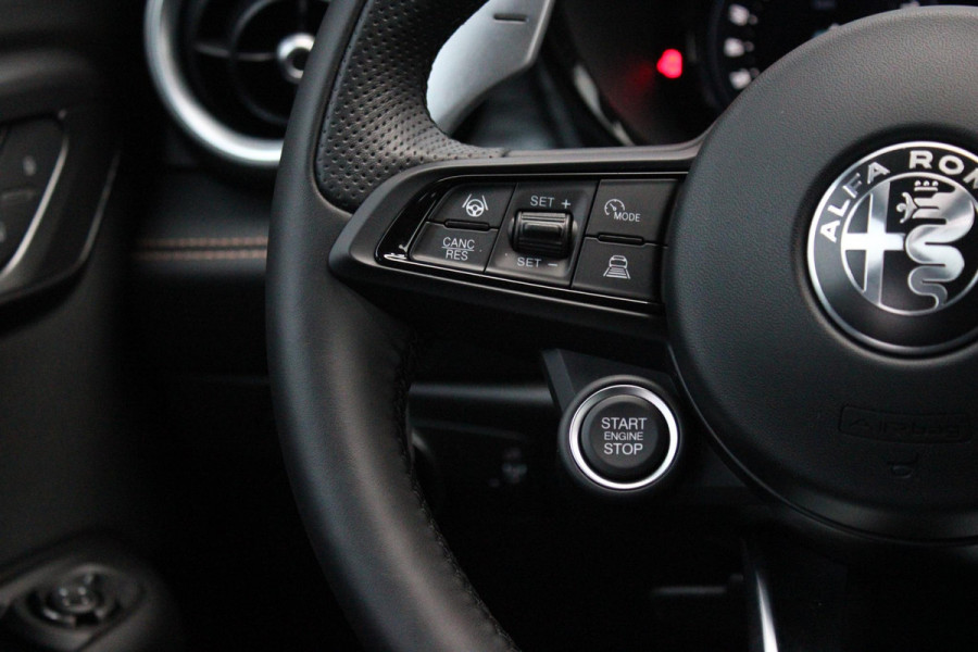 Alfa Romeo Tonale 1.3T PHEV 280PK VELOCE Q4 | PANORAMISCH SCHUIF / KANTELDAK | LEDEREN BEKLEDING | VOORSTOELEN / STUUR VERWARMD | VOORSTOELEN GEVENTILEERD | VOORSTOELEN ELEKTRISCH VERSTELBAAR | DRAADLOOS APPLE CARPLAY / ANDROID AUTO | 360° CAMERA | AUTOMATISCH DIMMENDE BUITENSPIEGELS | 20"INCH LICHTMETALEN VELGEN | ADAPTIVE CRUISE CONTROL | KEYLESS ENTRY / START | ELEKTRISCH BEDIENBARE ACHTERKLEP | DRAADLOZE TELEFOONLADER | AMBIENT LIGHTING | DONKERE HEMELBEKLEDING | SCHAKELFLIPPERS AAN HET STUUR | VERWARMDE RUITENSPROEIERS |