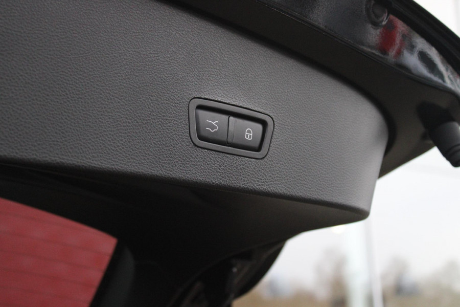 Alfa Romeo Tonale 1.3T PHEV 280PK VELOCE Q4 | PANORAMISCH SCHUIF / KANTELDAK | LEDEREN BEKLEDING | VOORSTOELEN / STUUR VERWARMD | VOORSTOELEN GEVENTILEERD | VOORSTOELEN ELEKTRISCH VERSTELBAAR | DRAADLOOS APPLE CARPLAY / ANDROID AUTO | 360° CAMERA | AUTOMATISCH DIMMENDE BUITENSPIEGELS | 20"INCH LICHTMETALEN VELGEN | ADAPTIVE CRUISE CONTROL | KEYLESS ENTRY / START | ELEKTRISCH BEDIENBARE ACHTERKLEP | DRAADLOZE TELEFOONLADER | AMBIENT LIGHTING | DONKERE HEMELBEKLEDING | SCHAKELFLIPPERS AAN HET STUUR | VERWARMDE RUITENSPROEIERS |