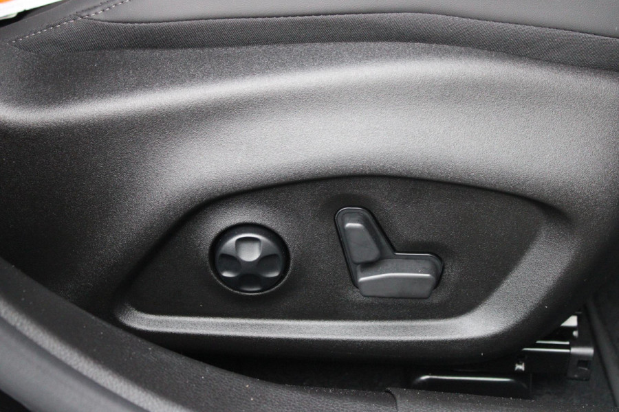 Alfa Romeo Tonale 1.3T PHEV 280PK VELOCE Q4 | PANORAMISCH SCHUIF / KANTELDAK | LEDEREN BEKLEDING | VOORSTOELEN / STUUR VERWARMD | VOORSTOELEN GEVENTILEERD | VOORSTOELEN ELEKTRISCH VERSTELBAAR | DRAADLOOS APPLE CARPLAY / ANDROID AUTO | 360° CAMERA | AUTOMATISCH DIMMENDE BUITENSPIEGELS | 20"INCH LICHTMETALEN VELGEN | ADAPTIVE CRUISE CONTROL | KEYLESS ENTRY / START | ELEKTRISCH BEDIENBARE ACHTERKLEP | DRAADLOZE TELEFOONLADER | AMBIENT LIGHTING | DONKERE HEMELBEKLEDING | SCHAKELFLIPPERS AAN HET STUUR | VERWARMDE RUITENSPROEIERS |