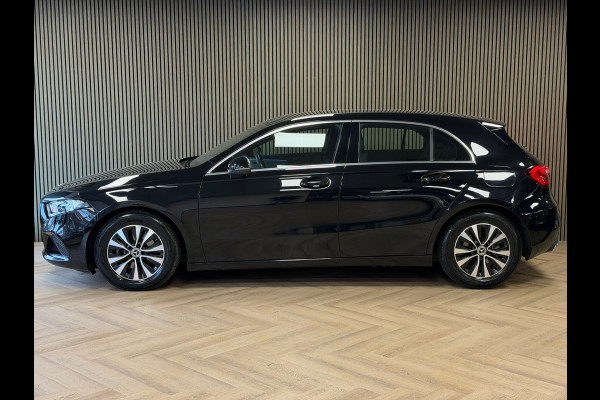 Mercedes-Benz A-Klasse 180 Business Solution AUT. PARKEERSENSOREN VOOR EN ACHTER CRUISE CONTROL STOELVERWARMING NAVI LDER