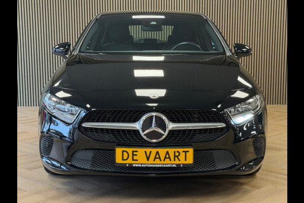 Mercedes-Benz A-Klasse 180 Business Solution AUT. PARKEERSENSOREN VOOR EN ACHTER CRUISE CONTROL STOELVERWARMING NAVI LDER