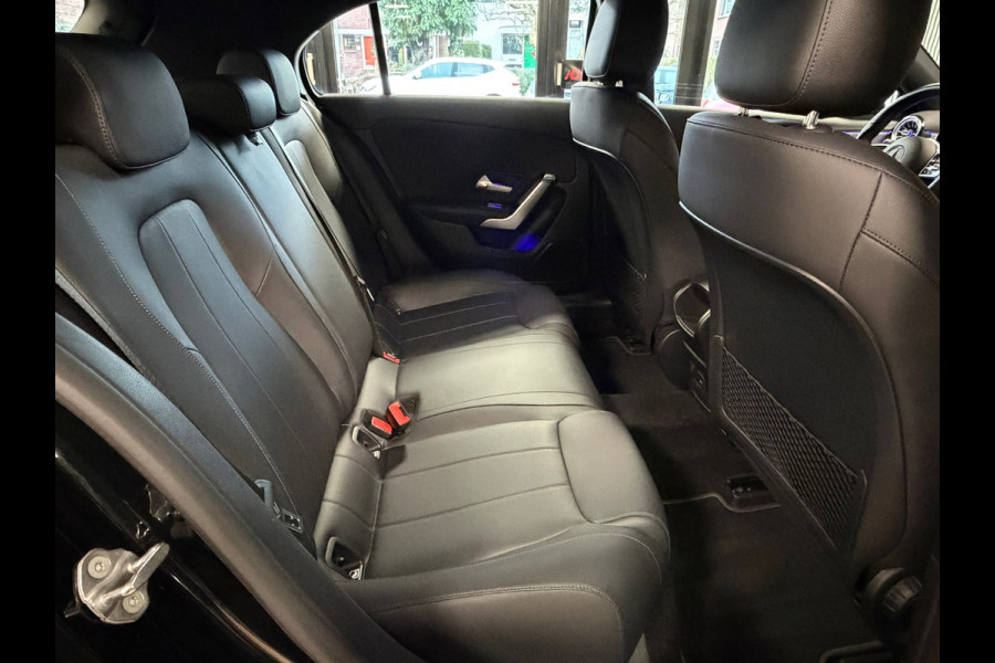 Mercedes-Benz A-Klasse 180 Business Solution AUT. PARKEERSENSOREN VOOR EN ACHTER CRUISE CONTROL STOELVERWARMING NAVI LDER