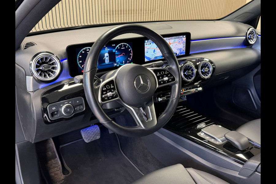 Mercedes-Benz A-Klasse 180 Business Solution AUT. PARKEERSENSOREN VOOR EN ACHTER CRUISE CONTROL STOELVERWARMING NAVI LDER