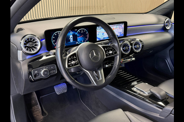 Mercedes-Benz A-Klasse 180 Business Solution AUT. PARKEERSENSOREN VOOR EN ACHTER CRUISE CONTROL STOELVERWARMING NAVI LDER